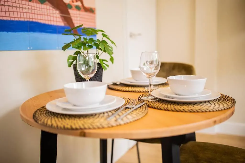 Delightful 2 Bedroom Serviced Apartment 54M2 -Mst40D- Rotterdam Holiday home